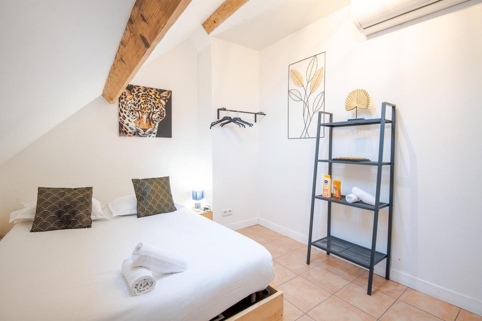 Le Pic-paris Apartment Tours